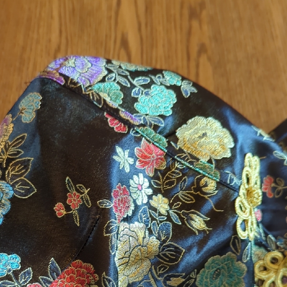 Size 10 Pretty Little Thing Floral Satin Top with Short Sleeves - Picture 9 of 16